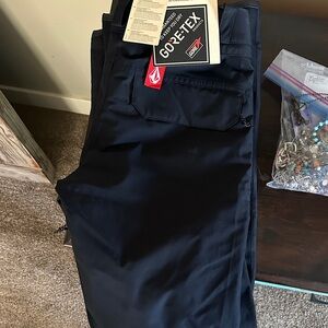 Volcom women x-small ski pant . Black